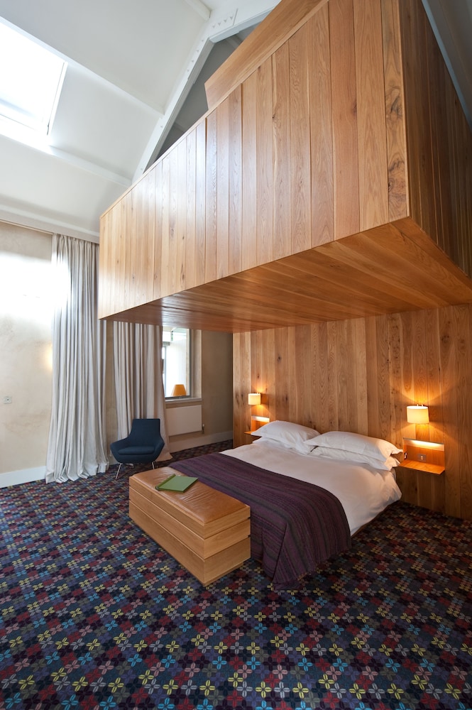 Cowley Manor 22/58