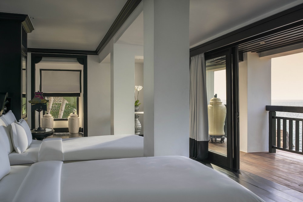 2 Bedrooms, on the Rocks, Single Bed, Sea Side