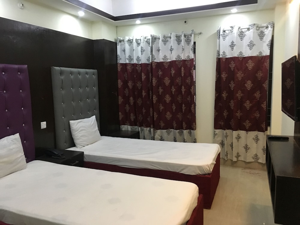 Uttara Suite At Dhaka 5/10