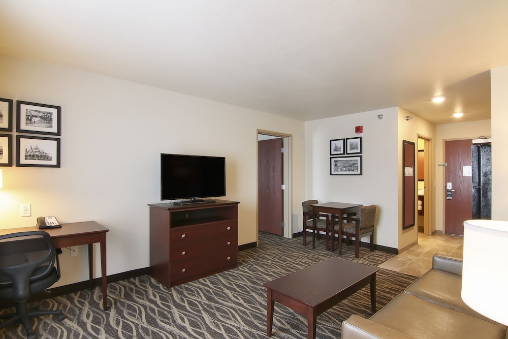 Cobblestone Inn & Suites at UW Stout Downtown Menomonie 35/54