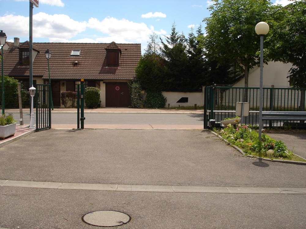 Kyriad Direct Poissy Acheres 13/20