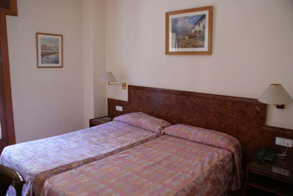 Standard, Triple, 1 Double and 1 Single Bed