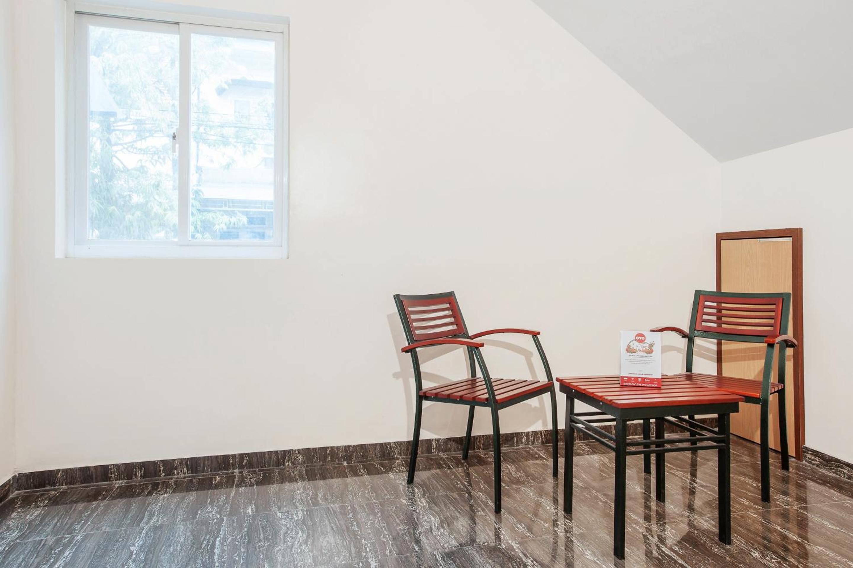 Oyo 134 Lg Residence 33/36