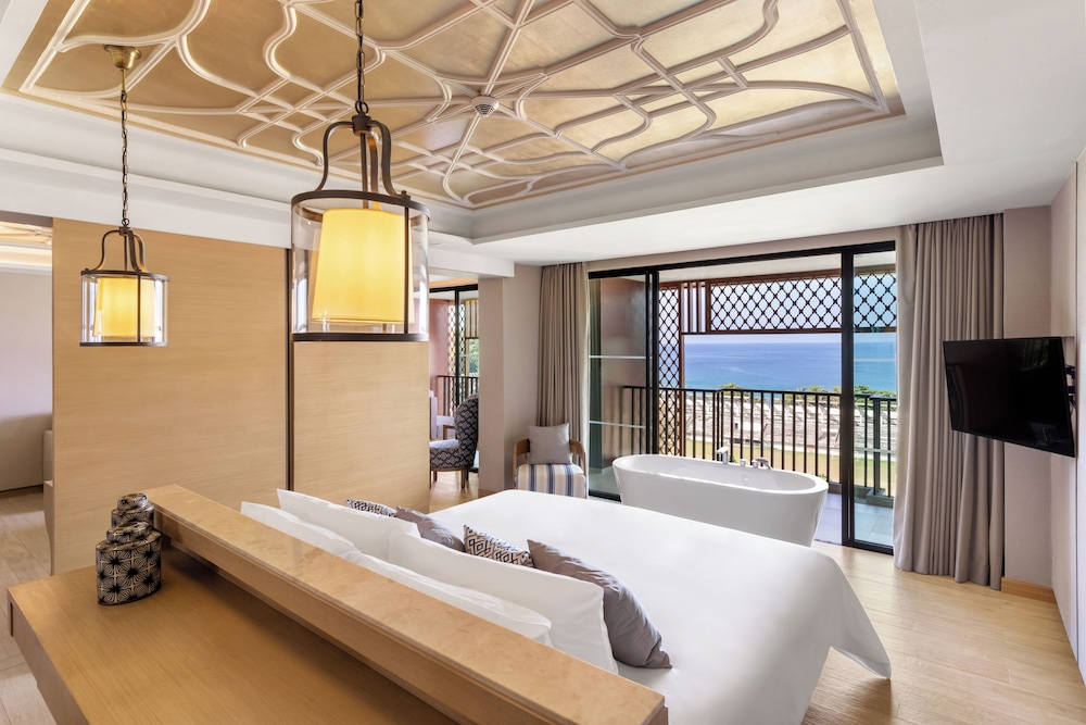 2 Bedrooms, Suite, 2 King Beds, Queen Bed, Sea View, Balcony
