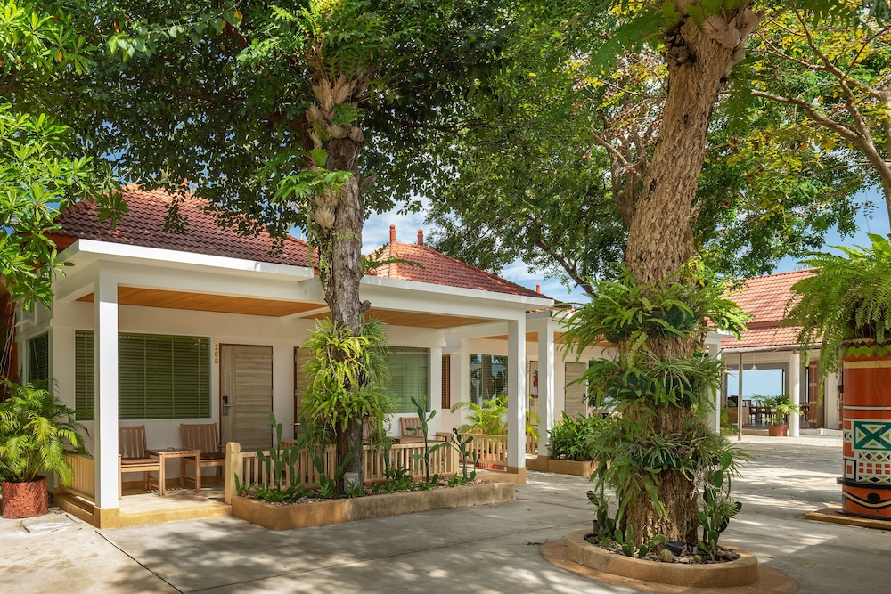 Chaba Cabana Beach Resort in KOH SAMUI
