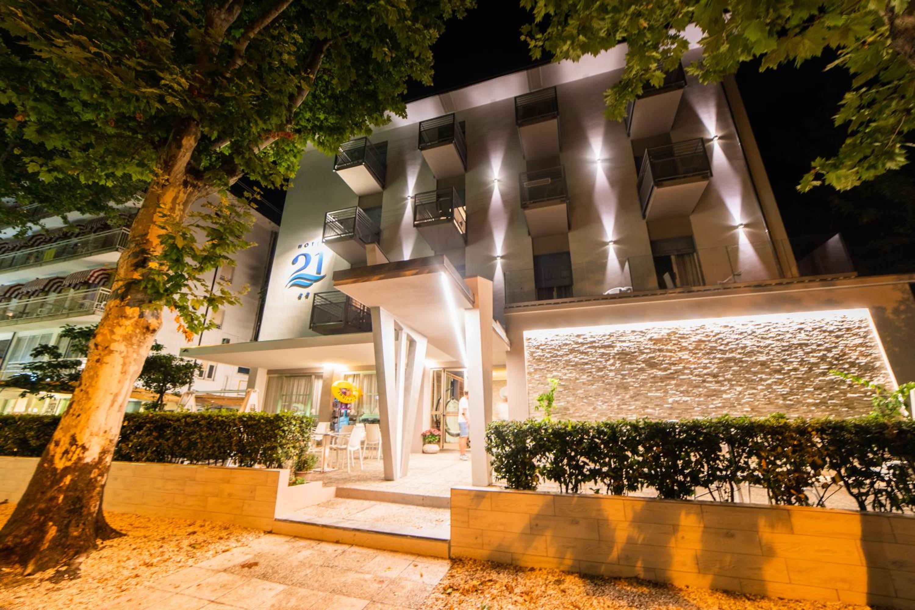 Hotel 21 5/55