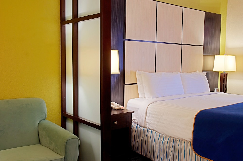 Super 8 by Wyndham Irving/DFW Apt/North 9/25