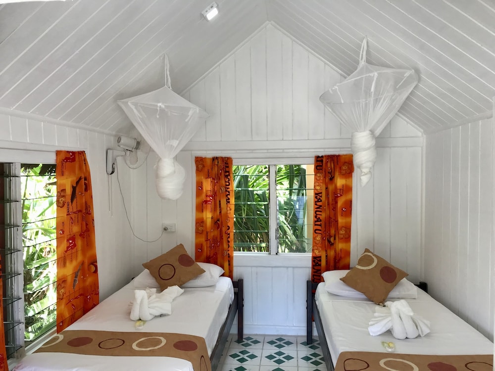 Tanna Evergreen Resort & Tours 12/50