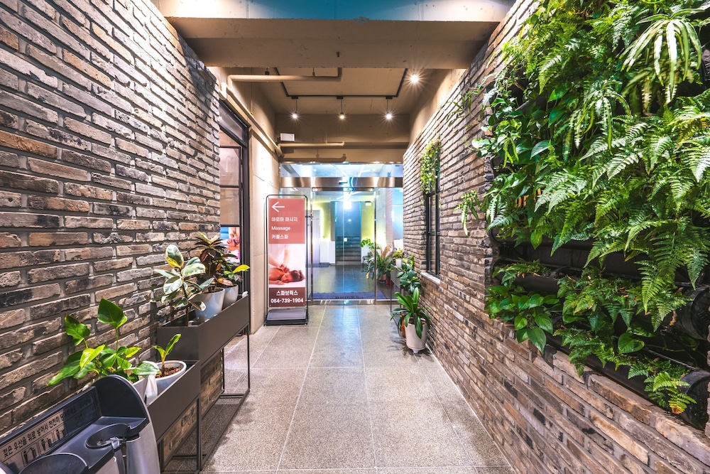 Jeju Bricks Hotel 61/64