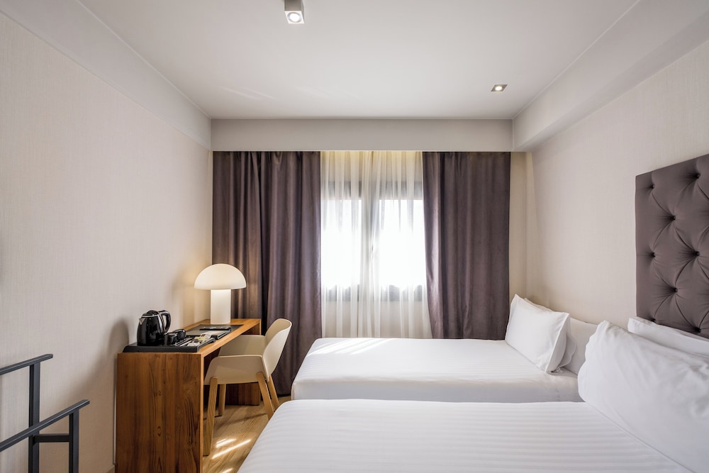 Room, Triple