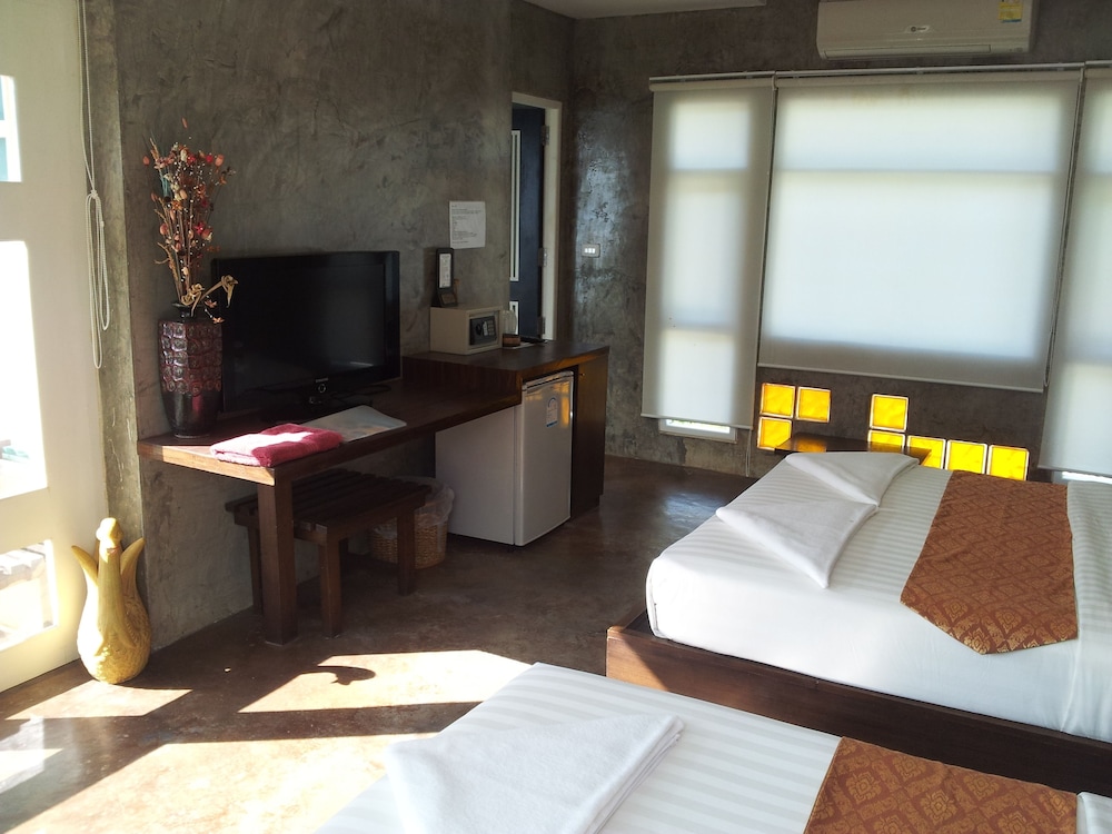 Silver Sands Beach Resort 26/100
