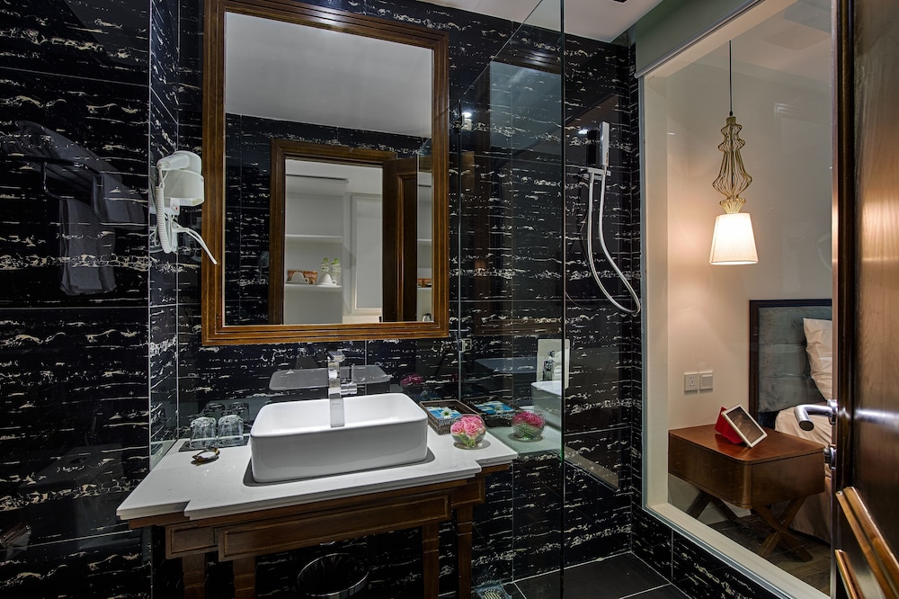 Adaline Hotel & Suite 58/62