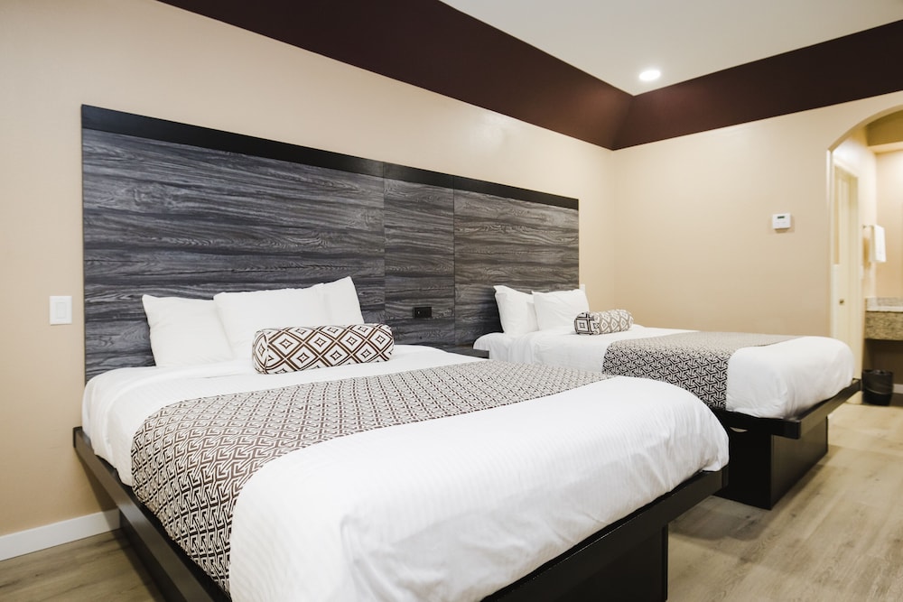 Sapphire Inn Suites 25/58