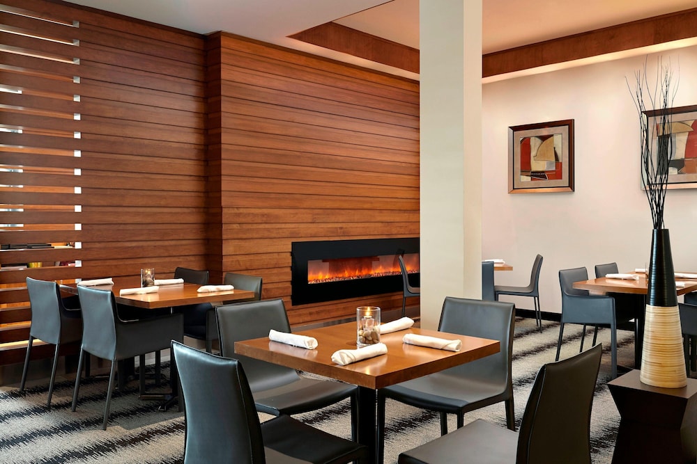 Four Points by Sheraton Edmonton International Airport 44/55