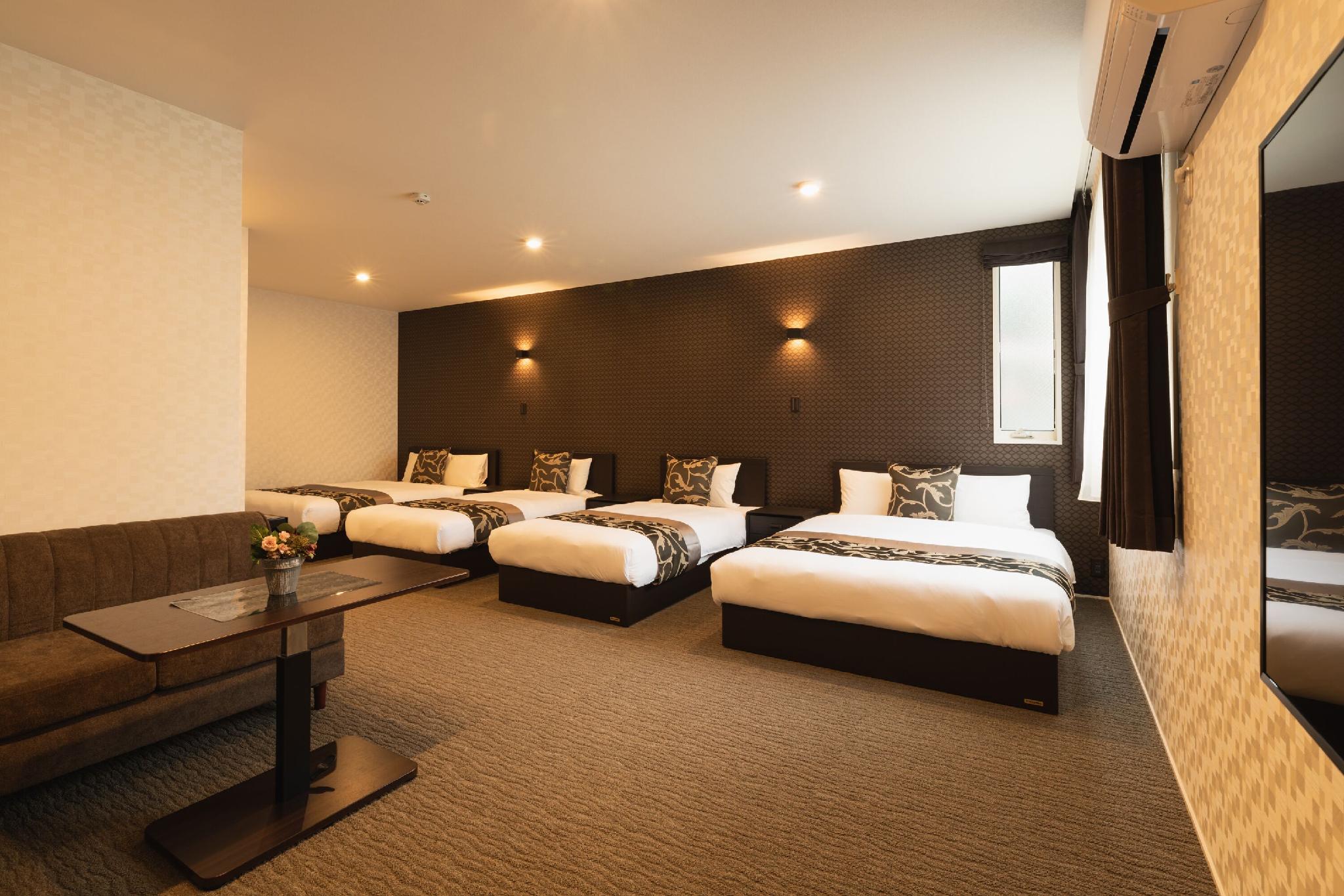 Junior Suite, Multiple Beds