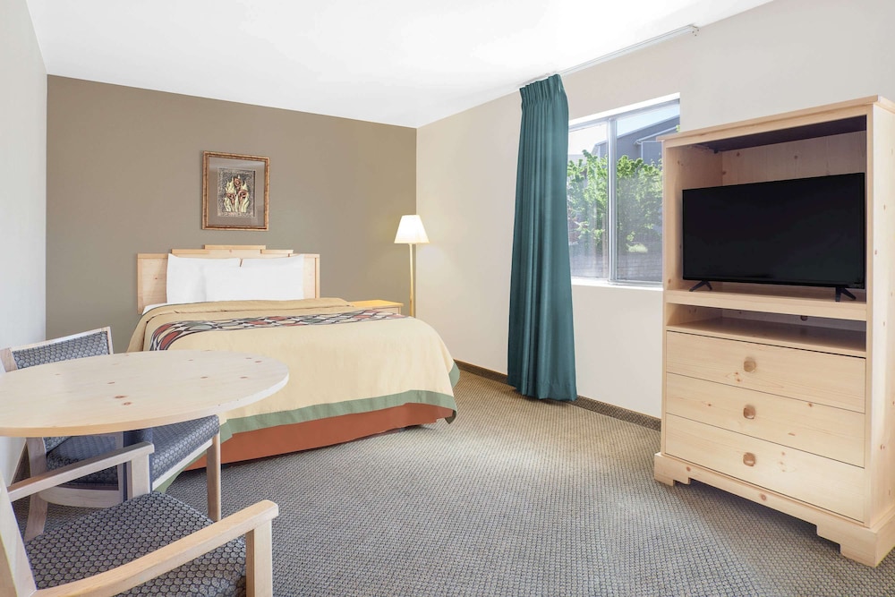 Super 8 by Wyndham Moscow / Pullman 22/39