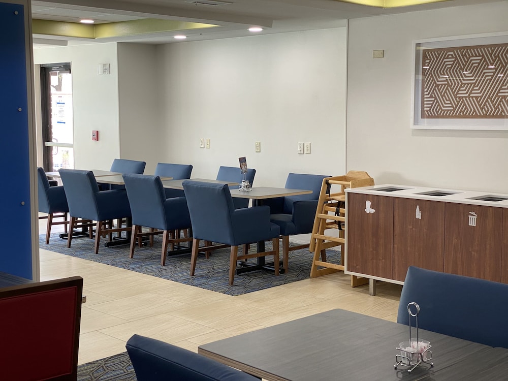 Holiday Inn Express & Suites Jacksonville - Blount Island, an IHG Hotel 66/80