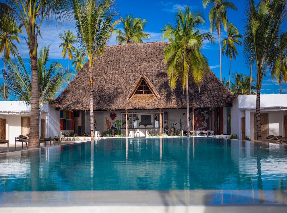 The Loop Beach Resort 2/72