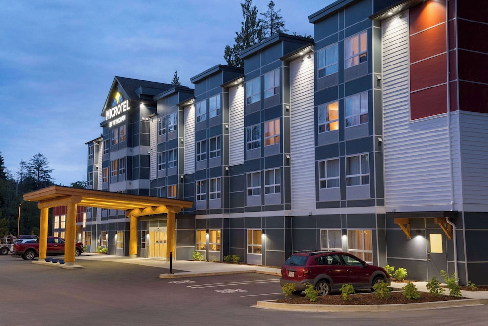 Microtel Inn & Suites by Wyndham Oyster Bay 53/56