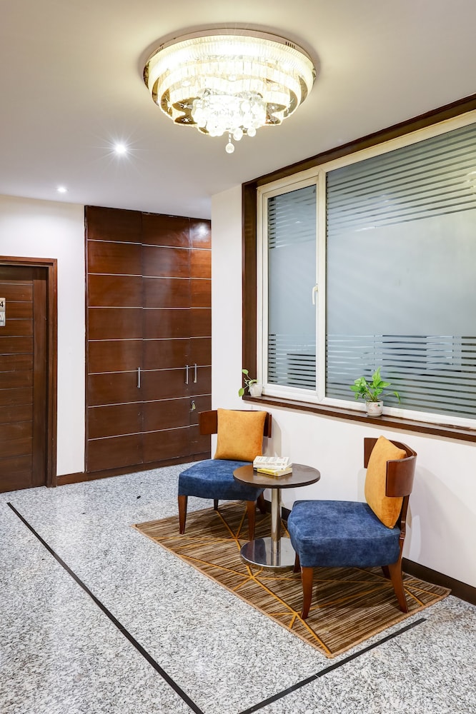 Stately Suites, Golf Course Road 40/58