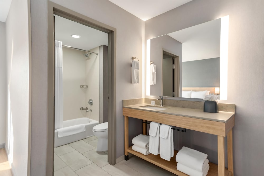 Hyatt Place Santa Fe 70/72