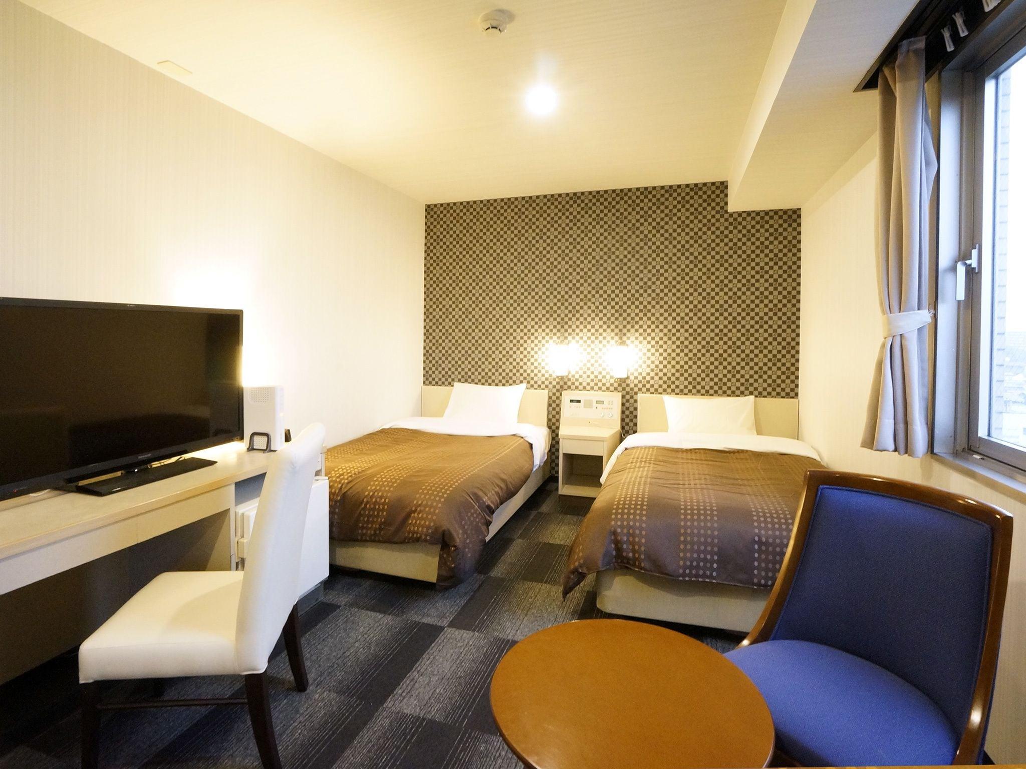 ROOM, TWIN BEDS, SMOKING