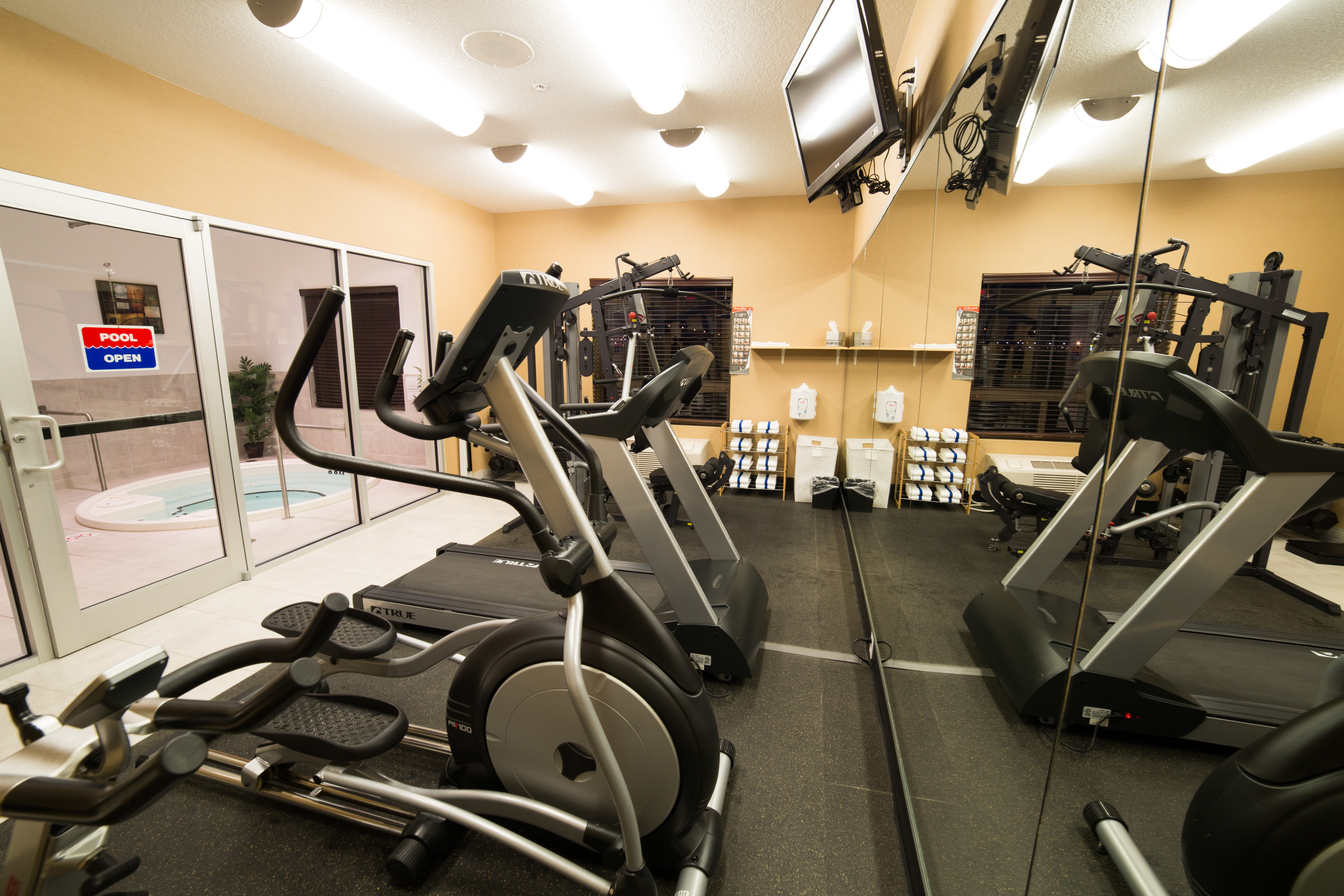 Holiday Inn Express Hotel Suites Whitecourt Southeast 44/78