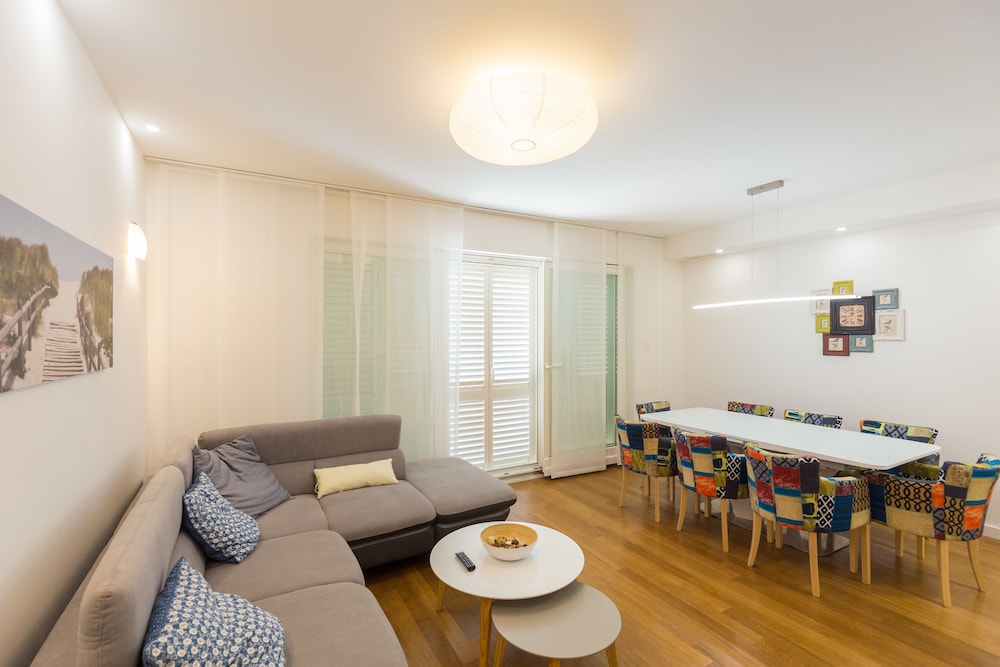 Antonio Luxury Beach Suites 18/35