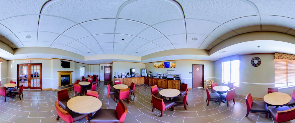 Comfort Inn and Suites Carbondale University Area 27/34