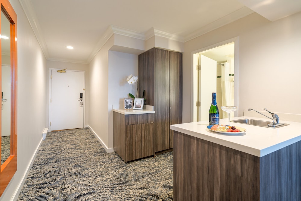 Executive Suites Hotel and Conference Centre Metro Vancouver 11/57