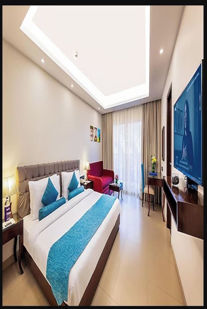 Golden Tulip Candolim Goa 28/77