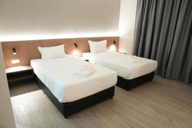 Superior, Twin Beds, No Window