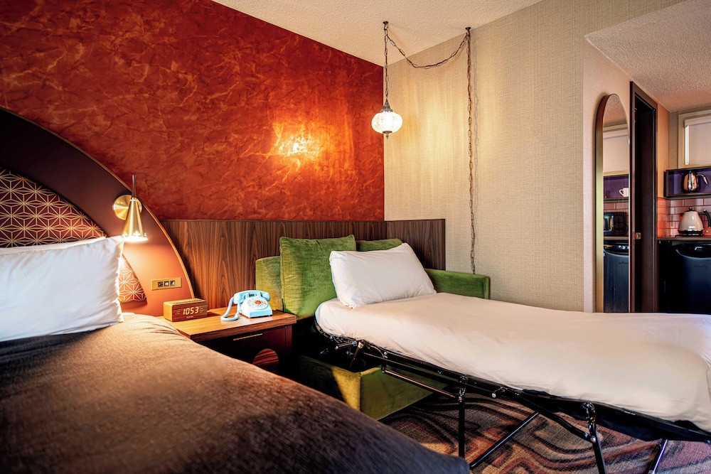 ZED, KING BED