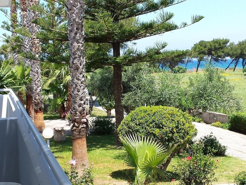 Blue Nest Hotel 44/53
