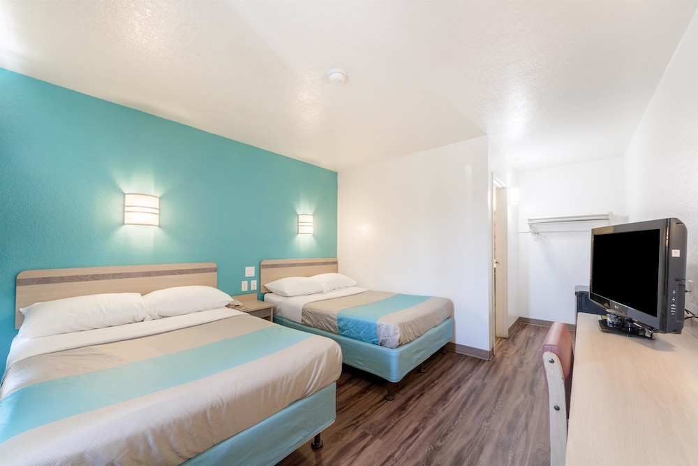 Motel6 Del Rio, TX 28/56