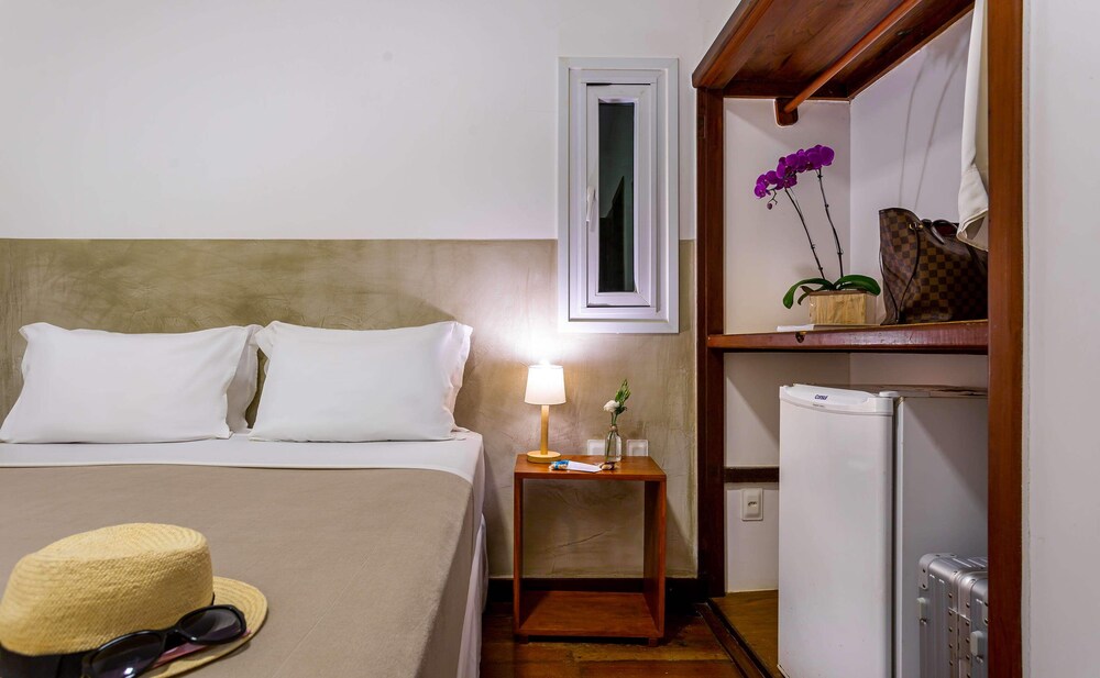 ROOM, DOUBLE BED
