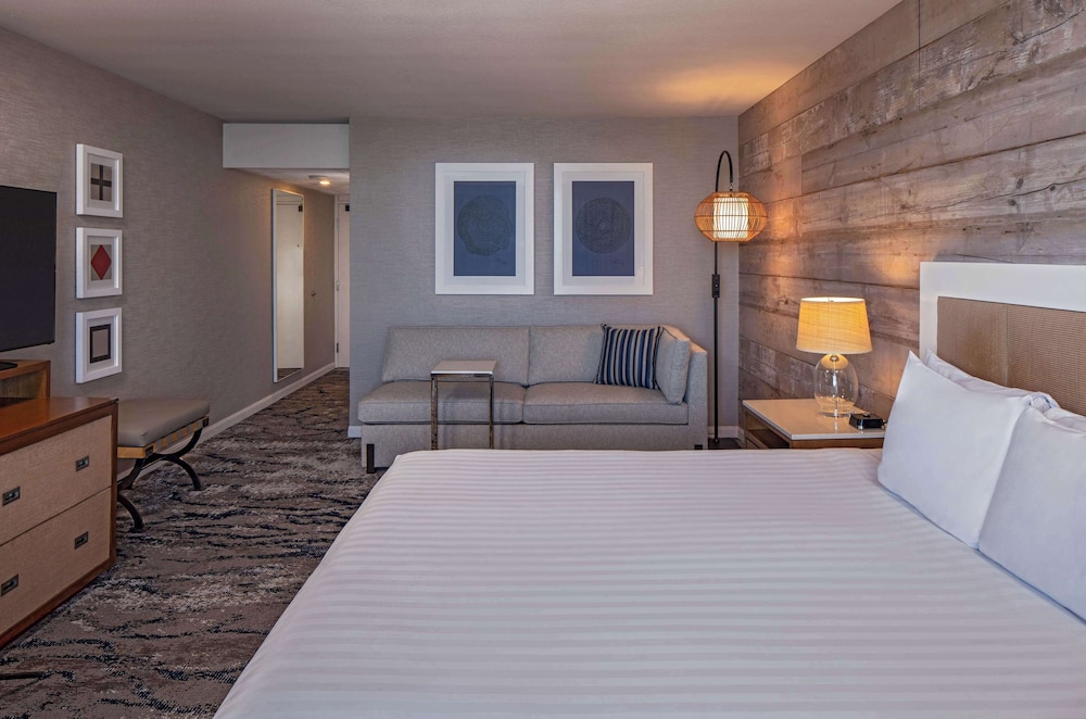 ROOM, KING BED