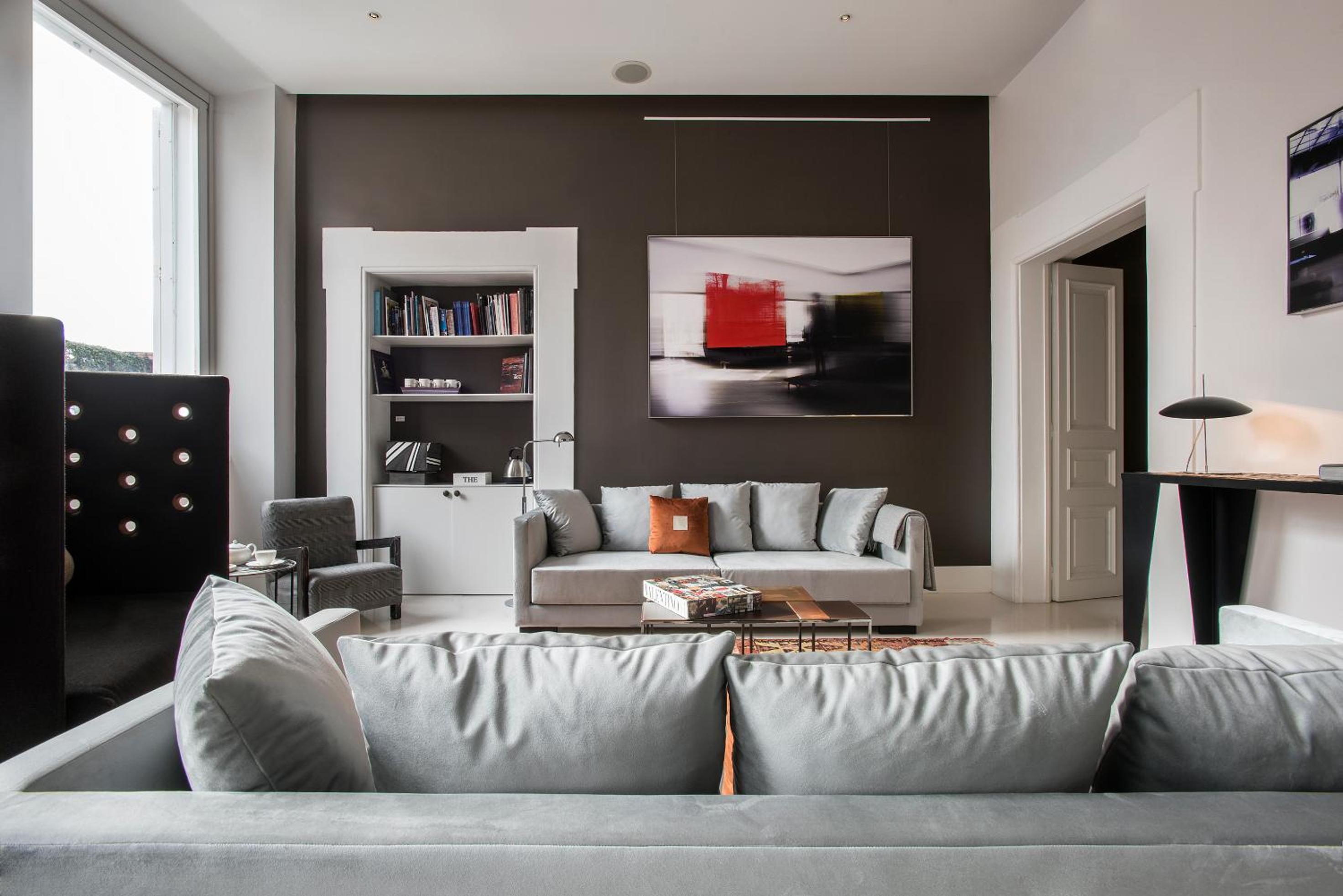 PRESIDENTIAL, SUITE