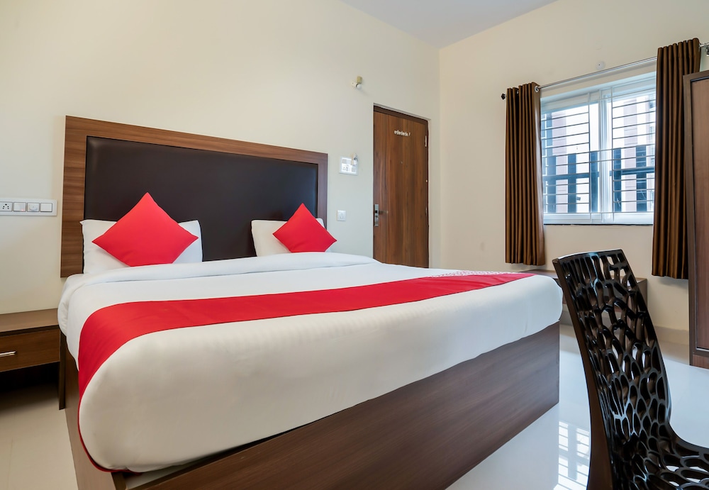 OYO 28637 Gokul Grand 9/27