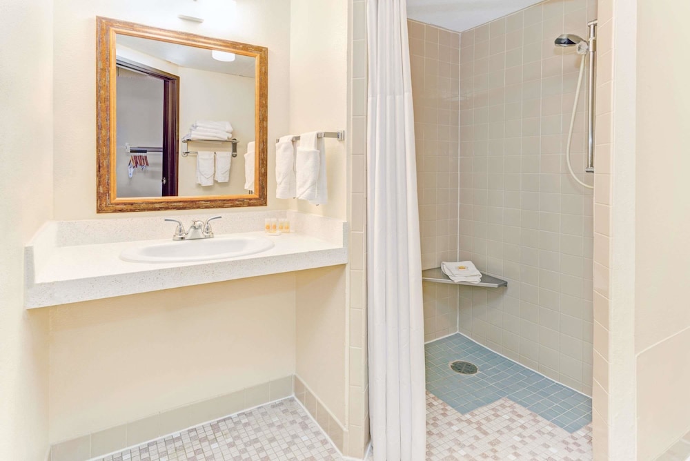 Days Inn by Wyndham Fort Collins 24/75