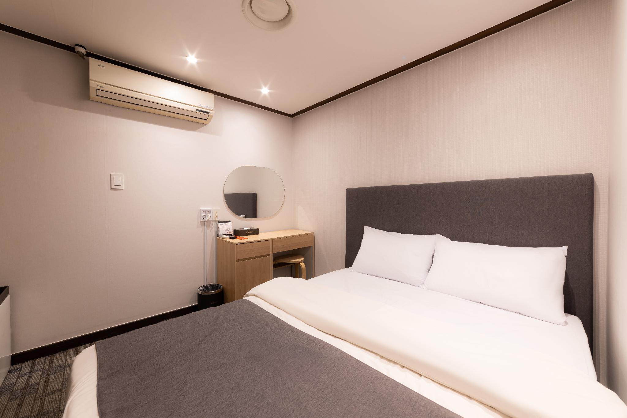 Room, Double Bed, No Window