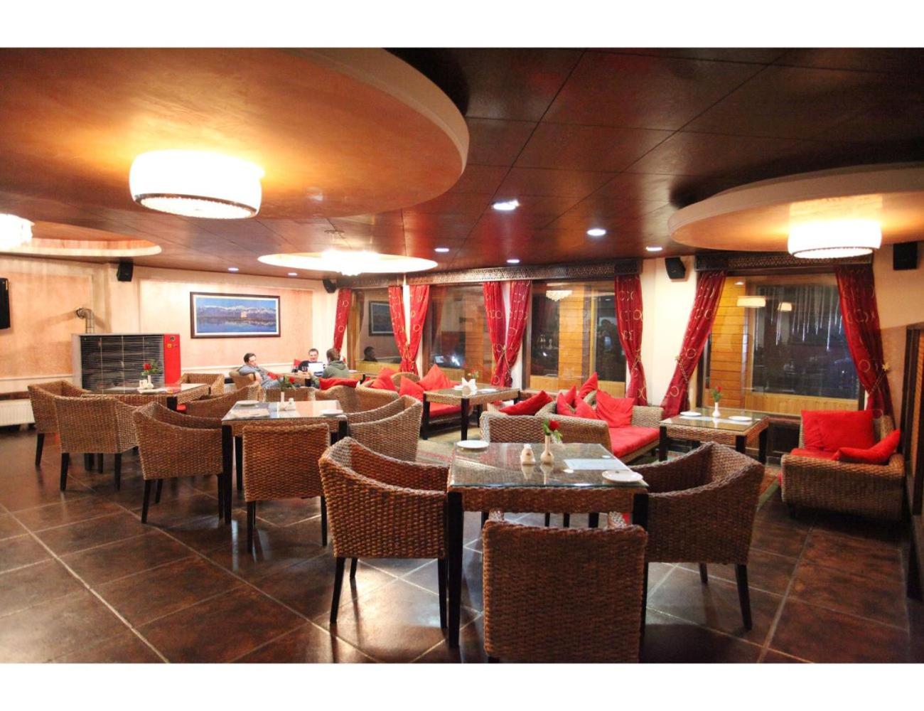 Hotel Grand Mumtaz 38/45