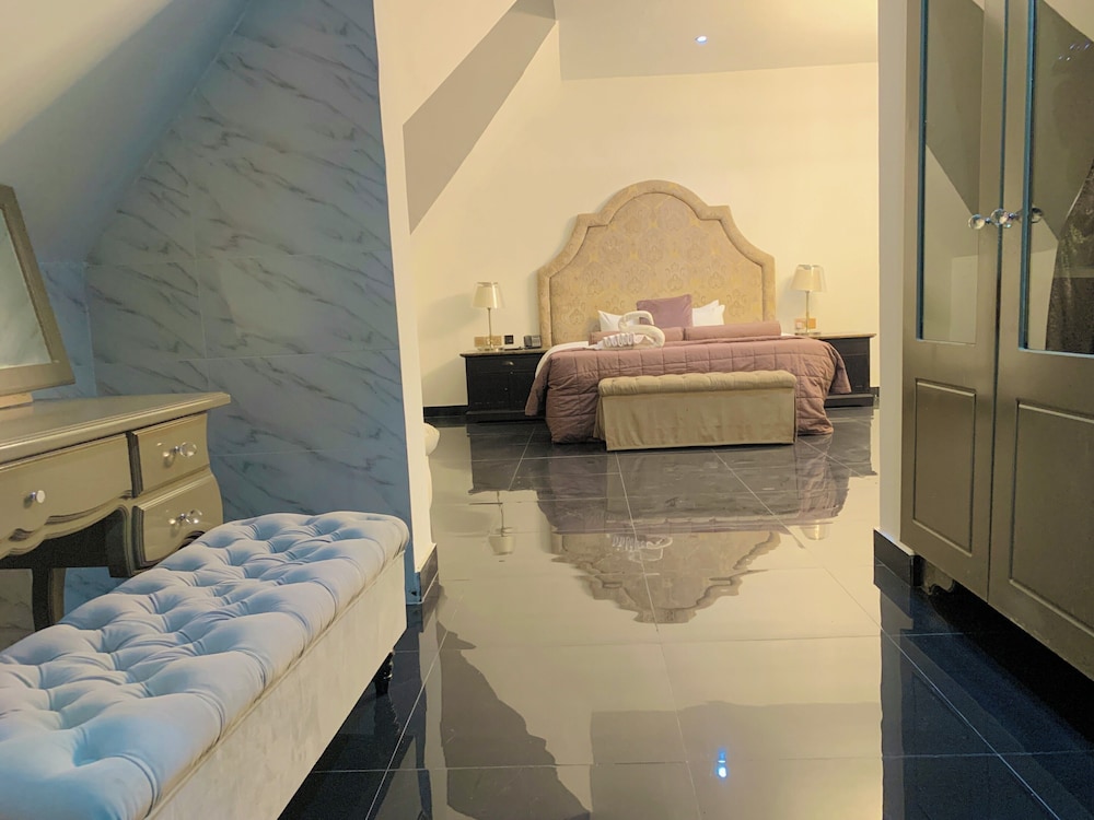 PRESIDENTIAL, SUITE