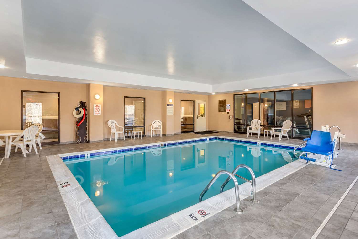 Comfort Suites South Point Huntington 23/43