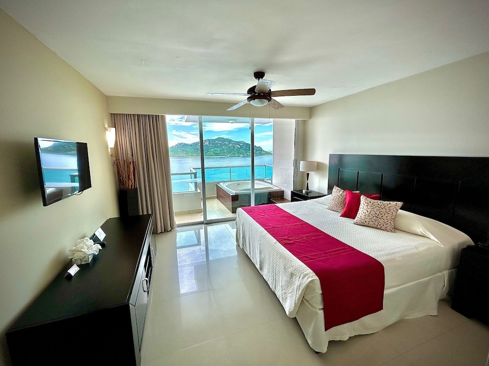 Deluxe, Suite, King Bed, Sea View, 2 Sofa, Hot Tub