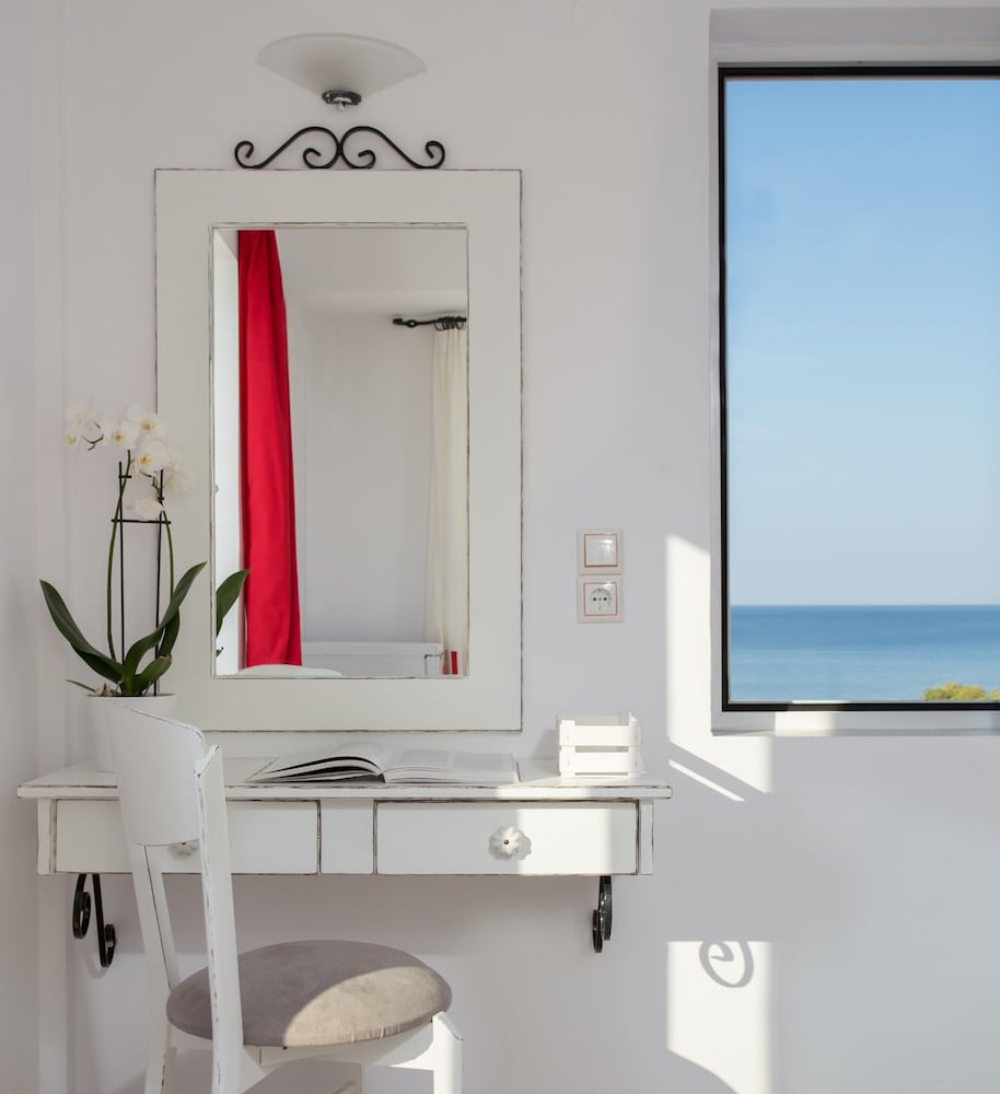 Iris Beach Hotel 41/41