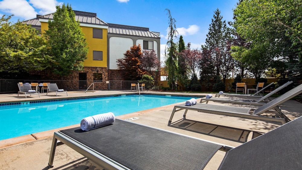 Best Western Plus Olympic Inn 9/73