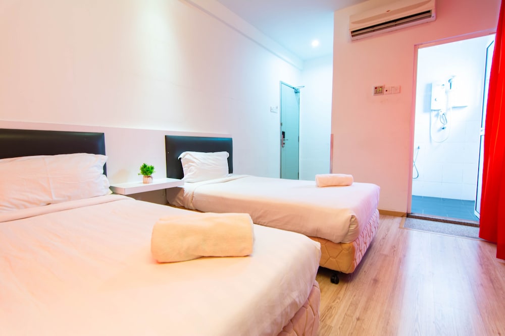 Hotel Zamburger Plaza Mahkota 33/67