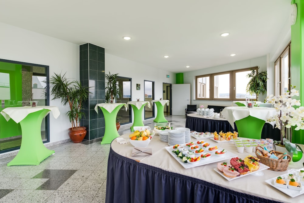 Novina Hotel Sudwestpark Nurnberg 59/68