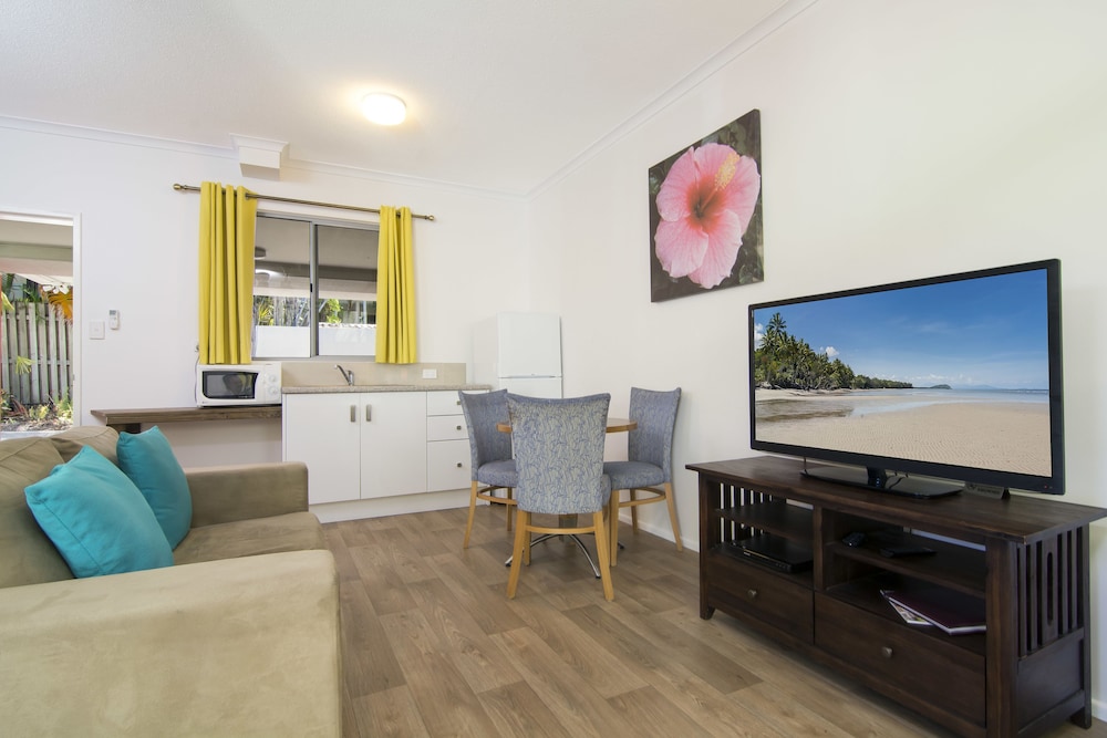 PORT DOUGLAS MOTEL 42/73